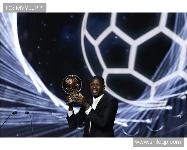 全球足球十大神级球星排名及其传奇故事揭秘