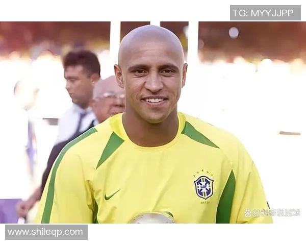 复古足球传奇回顾经典球星瞬间 见证足坛黄金时代的辉煌与荣耀