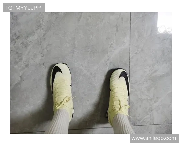 耐克刺客15足球鞋球星上脚实战解析 与速度控球完美融合