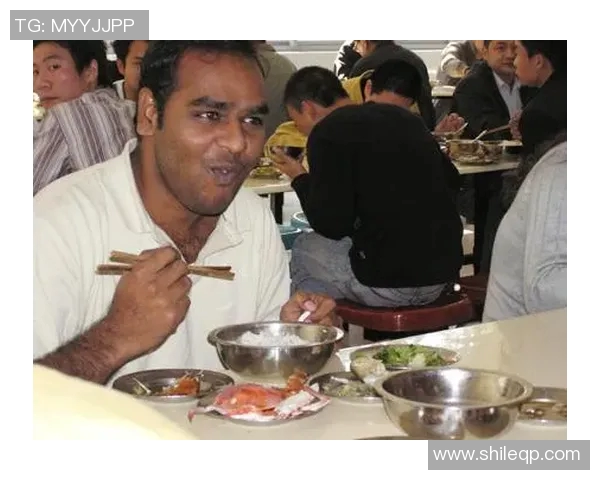 足球球星挑战筷子技能大赛 看他们如何应对中餐文化的独特挑战 足球球星挑战筷子技能大赛 看他们如何应对中餐文化的独特挑战