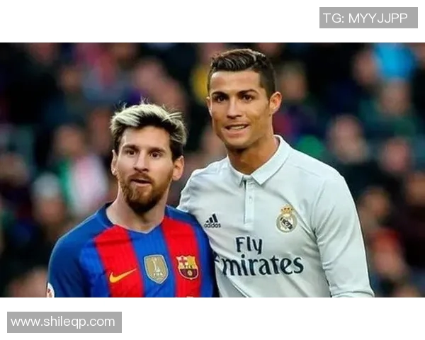 全球足球巨星风采展示：从梅西到C罗，领略顶级球员的非凡魅力与职业生涯亮点