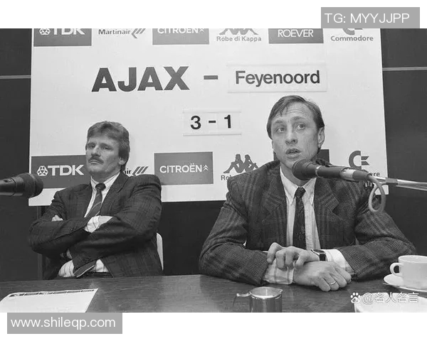 天下足球十大高智商球星盘点 揭秘足坛智慧与技巧并存的传奇人物